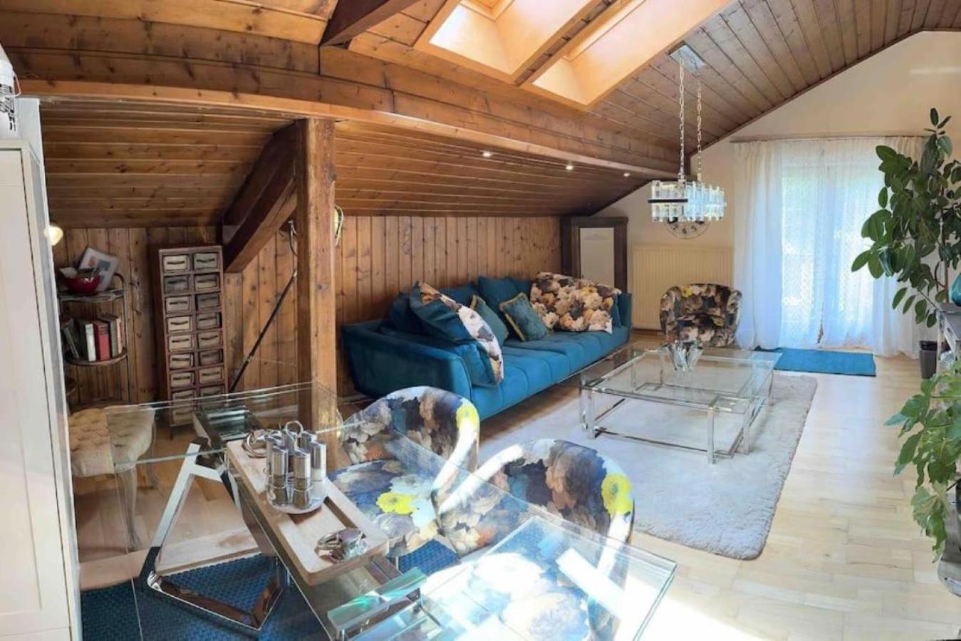4 Mit Balkon Und Bergblick